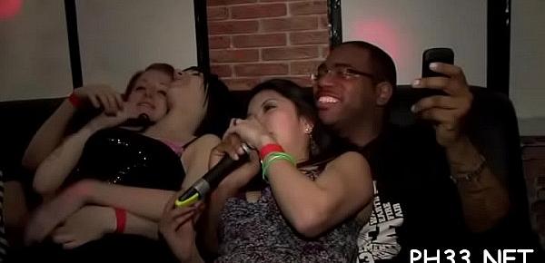  Drunk cheeks sucking one-eyed monster in club